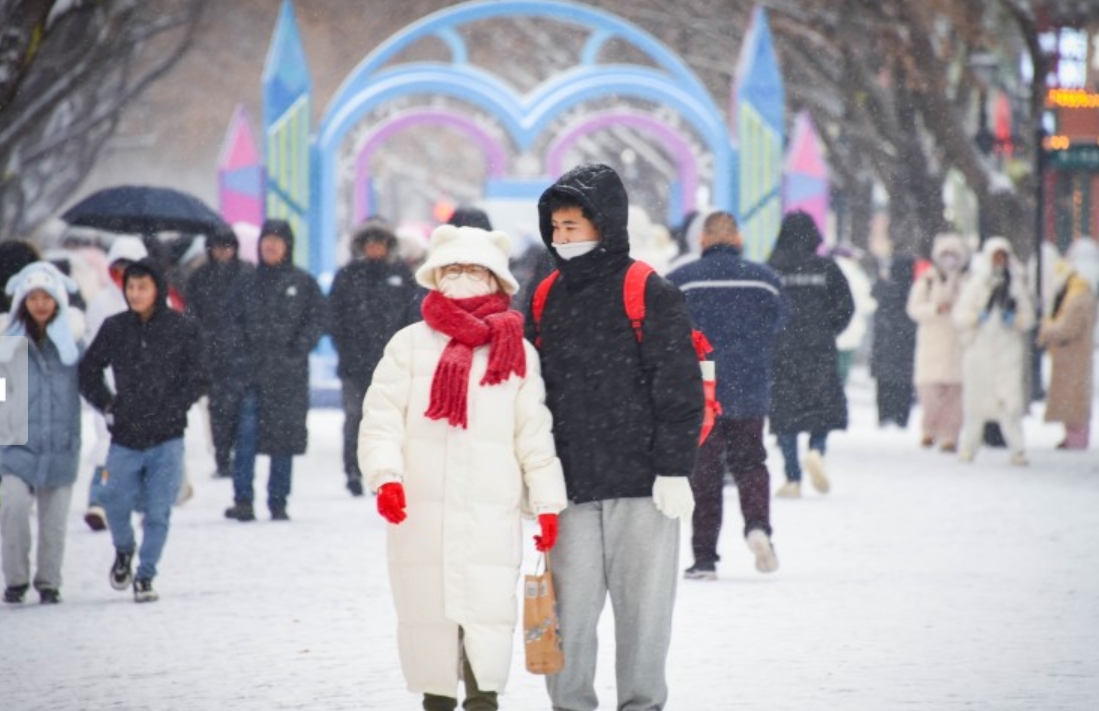 “冰城”哈尔滨迎冬雪