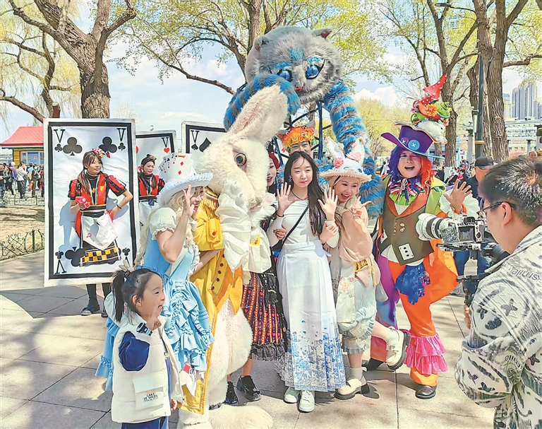 主题巡游亮相松花江畔
